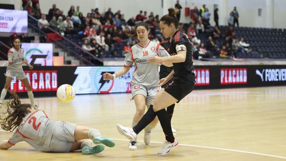 Women's futsal team in custom teamwear